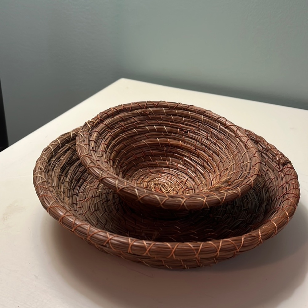 Set of 2 small woven baskets.
